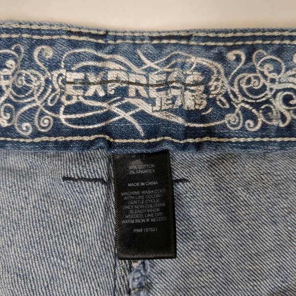 Express Jeans Women's Cuffed Denim Shorts , Size 12 - Picture 4 of 7